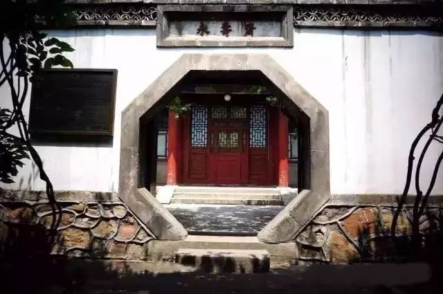 设计丨中国古建之美:门、门墩、门环、门钉、斗拱、飞檐、屋顶、马头墙