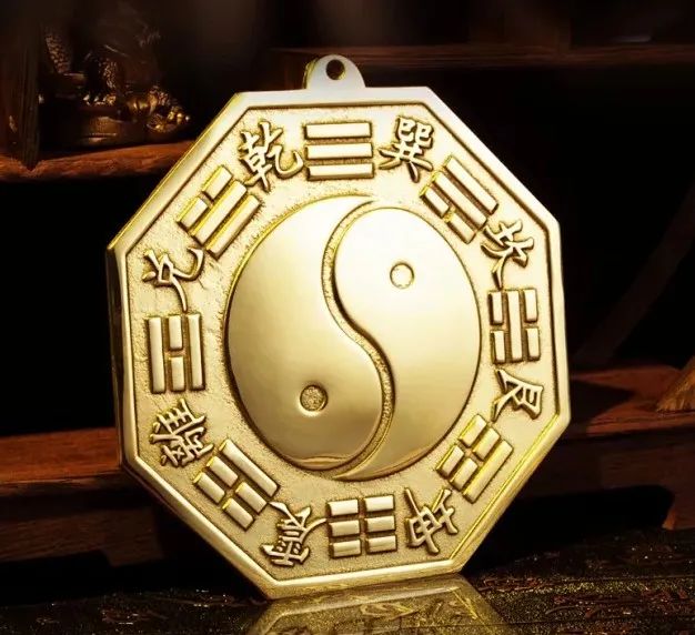 邻居用八卦镜照你怎么办?风水法器不可乱用!_杨公堪舆古风水研究黄麟